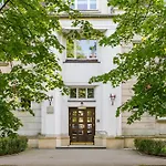 Plac Zbawiciela City Glow Apartment