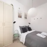 Plac Zbawiciela City Glow Apartment
